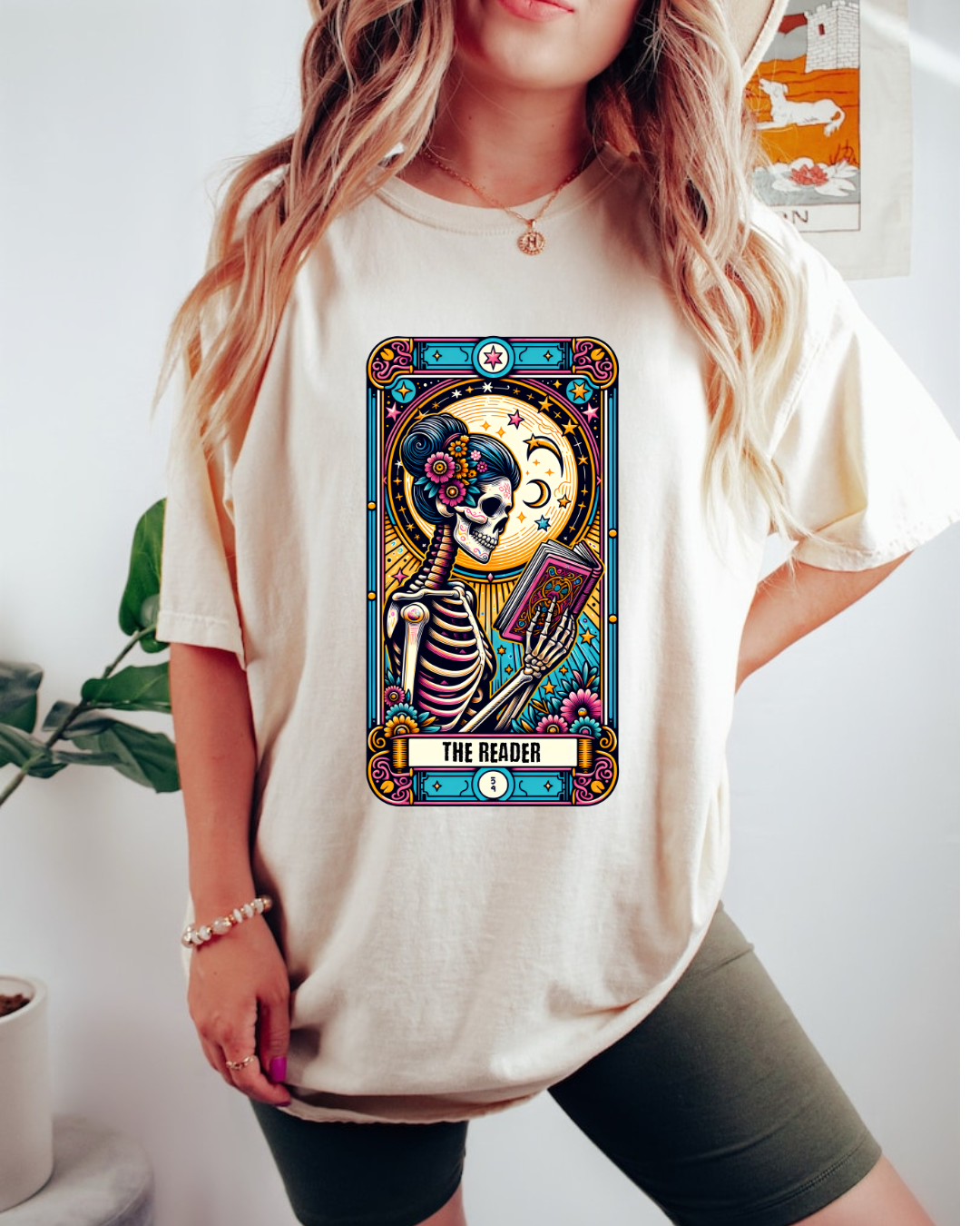 The Reader Tarot Card T-shirt